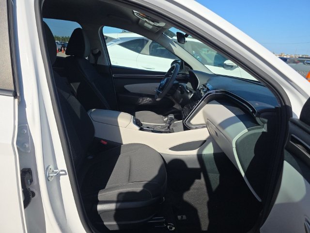 Used 2024 White Hyundai SEL image 11