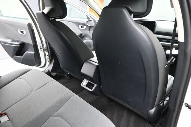 Used 2025 White Kia LXS image 14