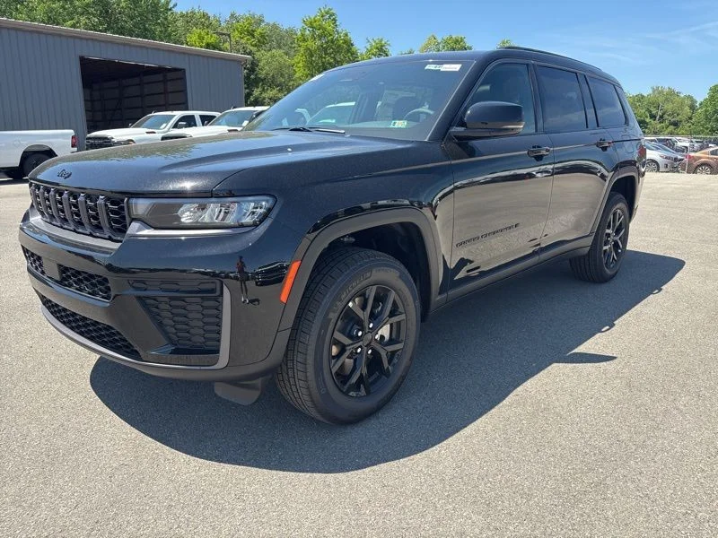 New 2026 Diamond Black Crystal Pearl-Coat Exterior Paint Jeep Altitude image 7