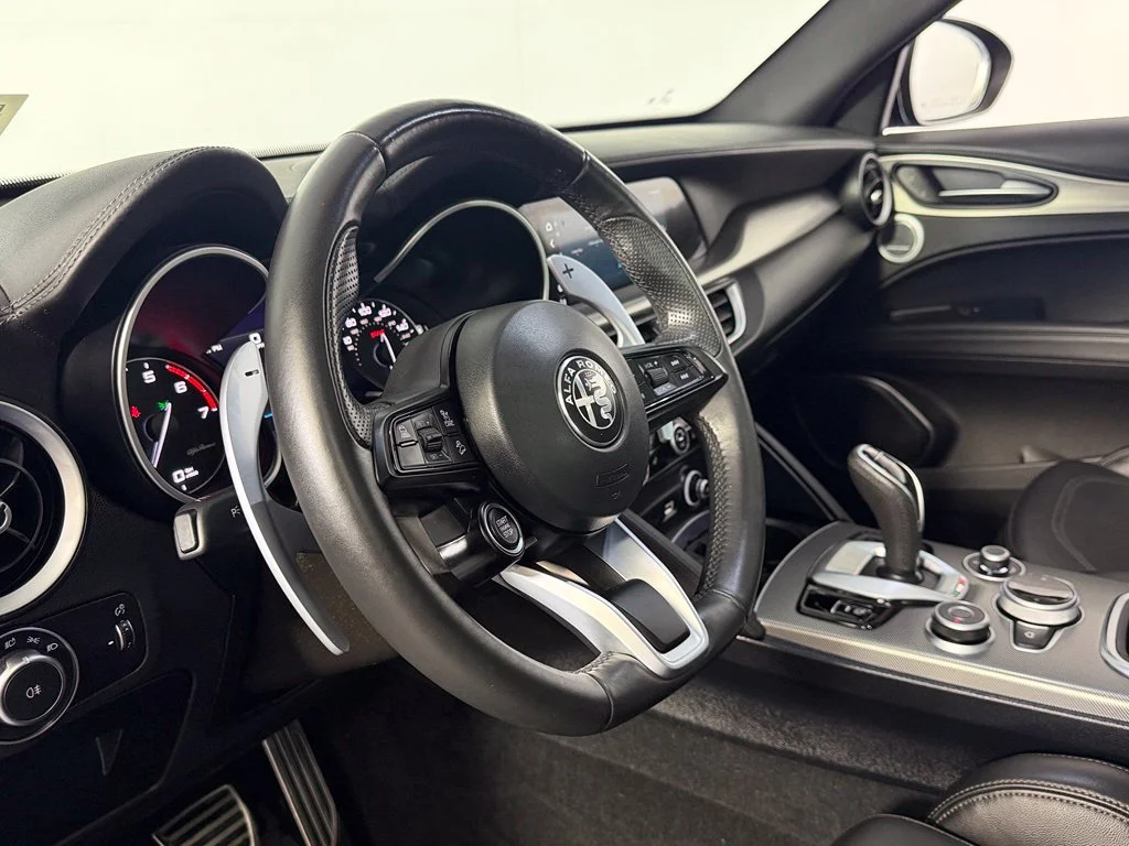 Used 2023  Alfa Romeo Veloce image 24