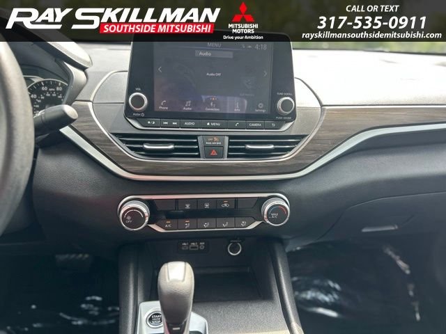 Used 2025 White Nissan 2.5 SV image 17