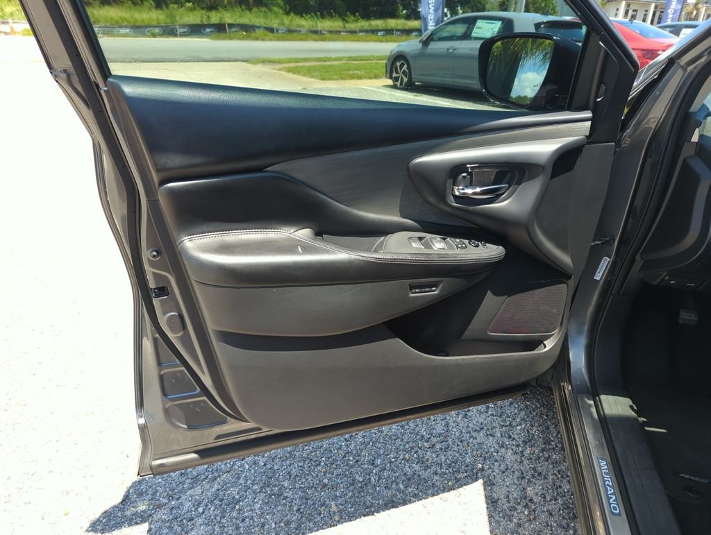 Used 2016 Gray Nissan Platinum image 18