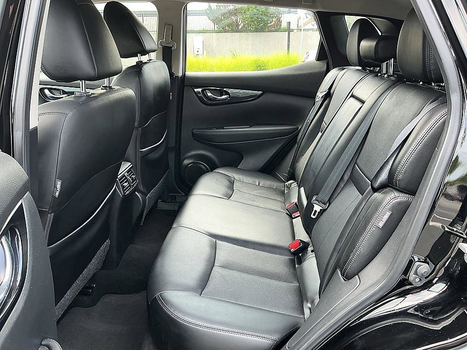 Used 2021 Magnetic Black Pearl Nissan SL image 13