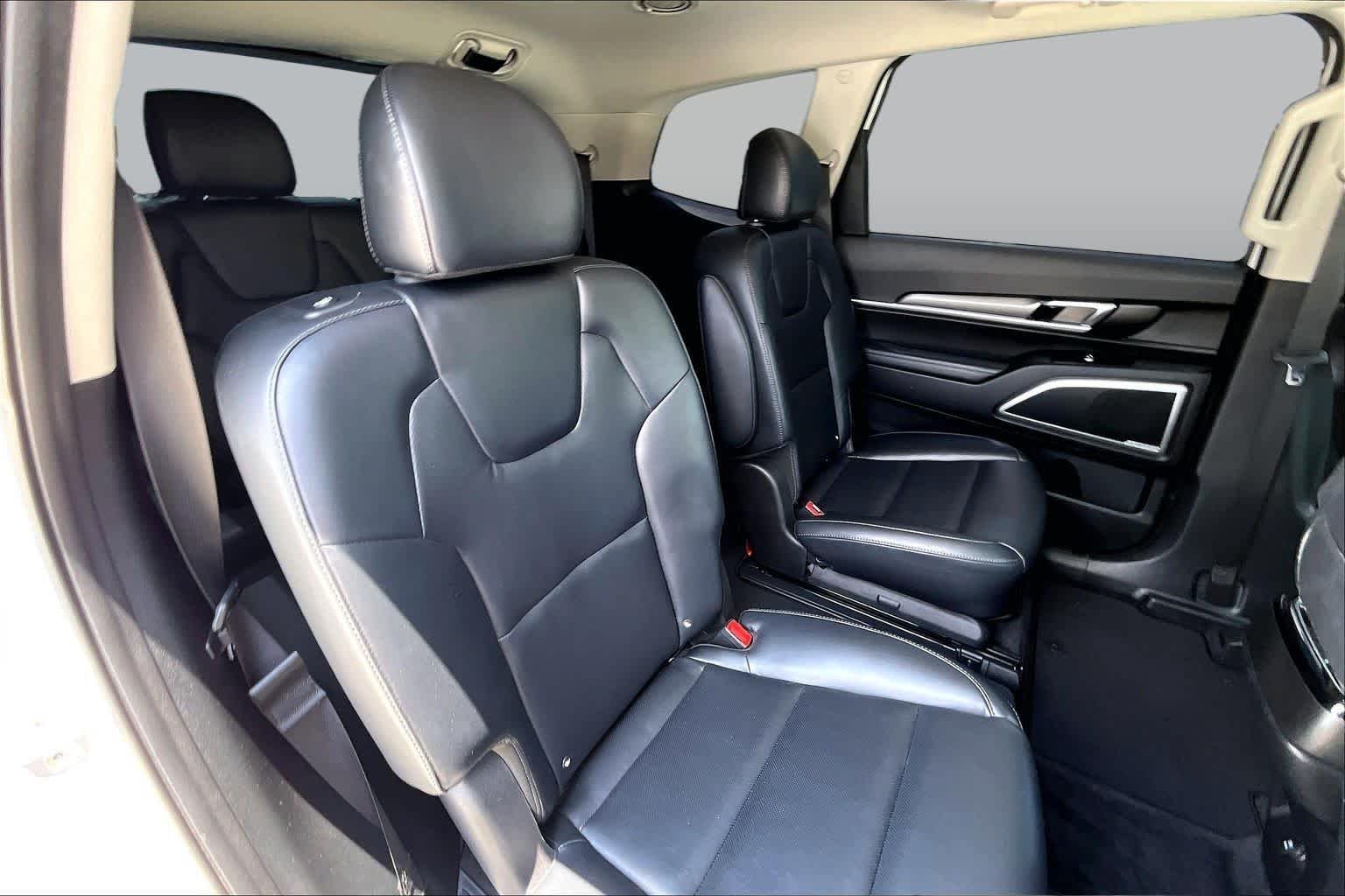Used 2020 Snow White Pearl Kia S image 19