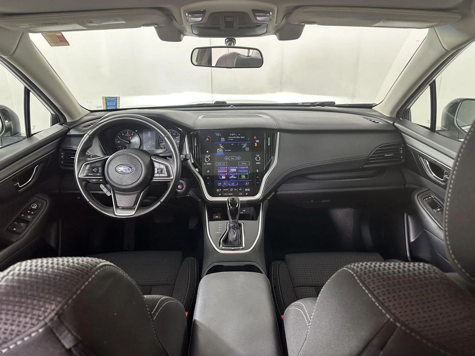 Used 2021  Subaru  image 2