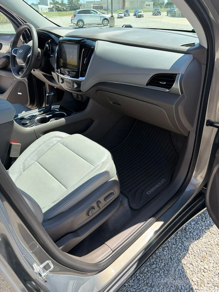 Used 2019 Gray Chevrolet 3LT image 29