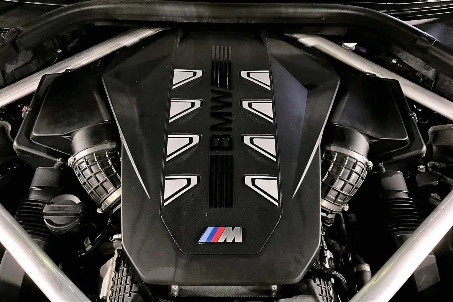 Certified Used 2025  BMW M60i image 30