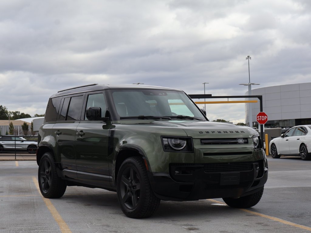 Used 2026 Woolstone Green Metallic Land Rover X-Dynamic SE image 3