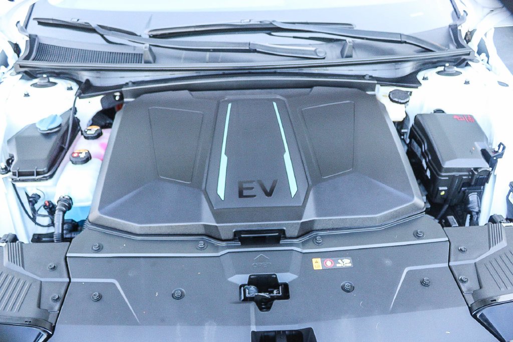 Certified Used 2024 White Hyundai Limited image 27