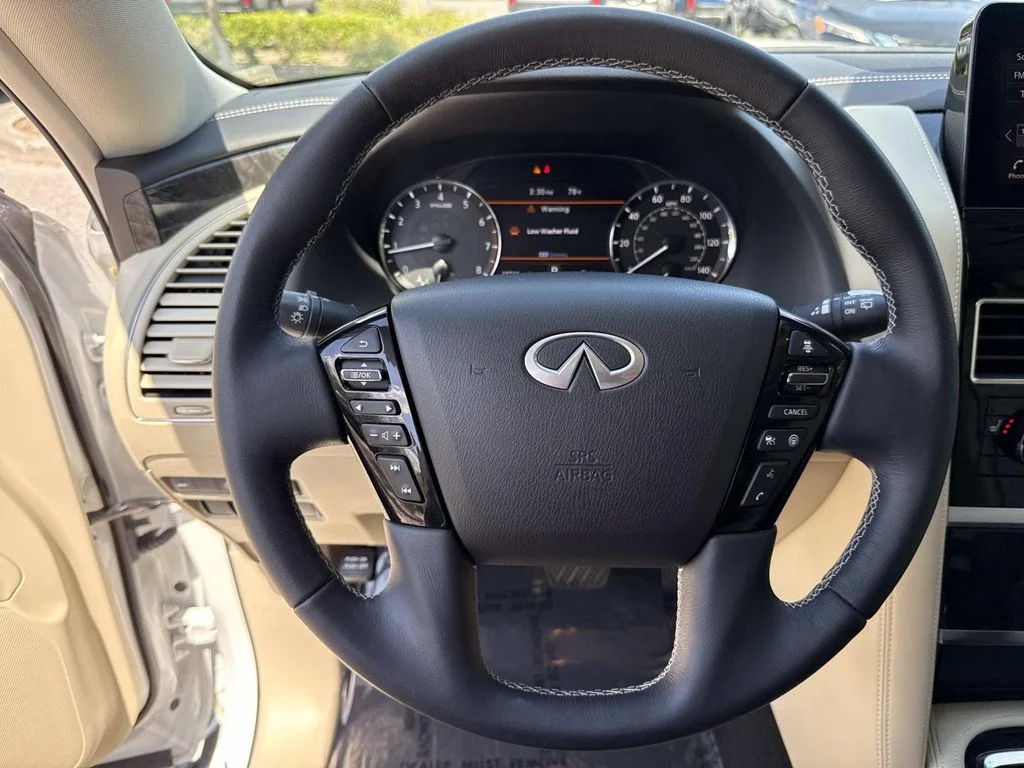 Used 2022 White INFINITI LUXE image 47