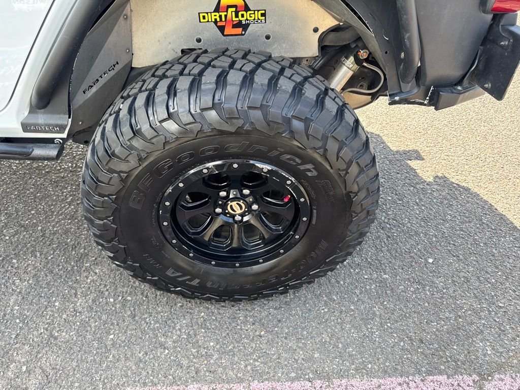 Used 2018 Bright White Clearcoat Jeep Unlimited Rubicon image 7