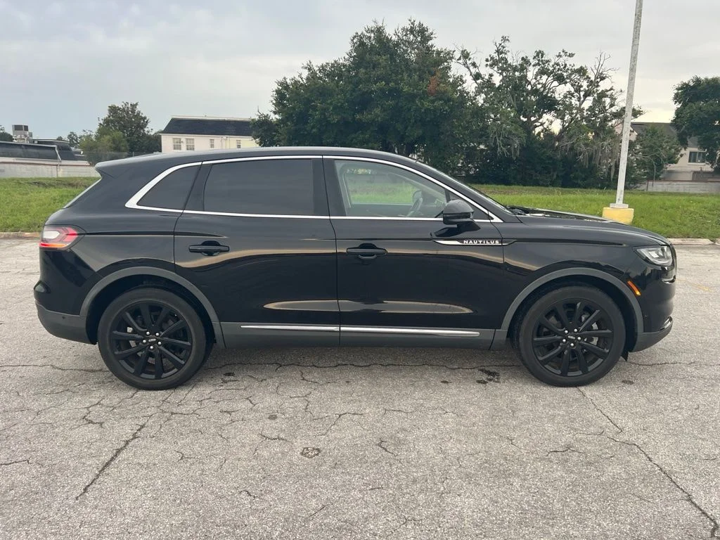 Used 2022 Black Lincoln Reserve image 2