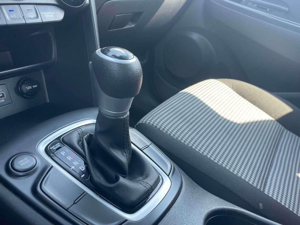 Used 2020 Silver Hyundai SE image 29