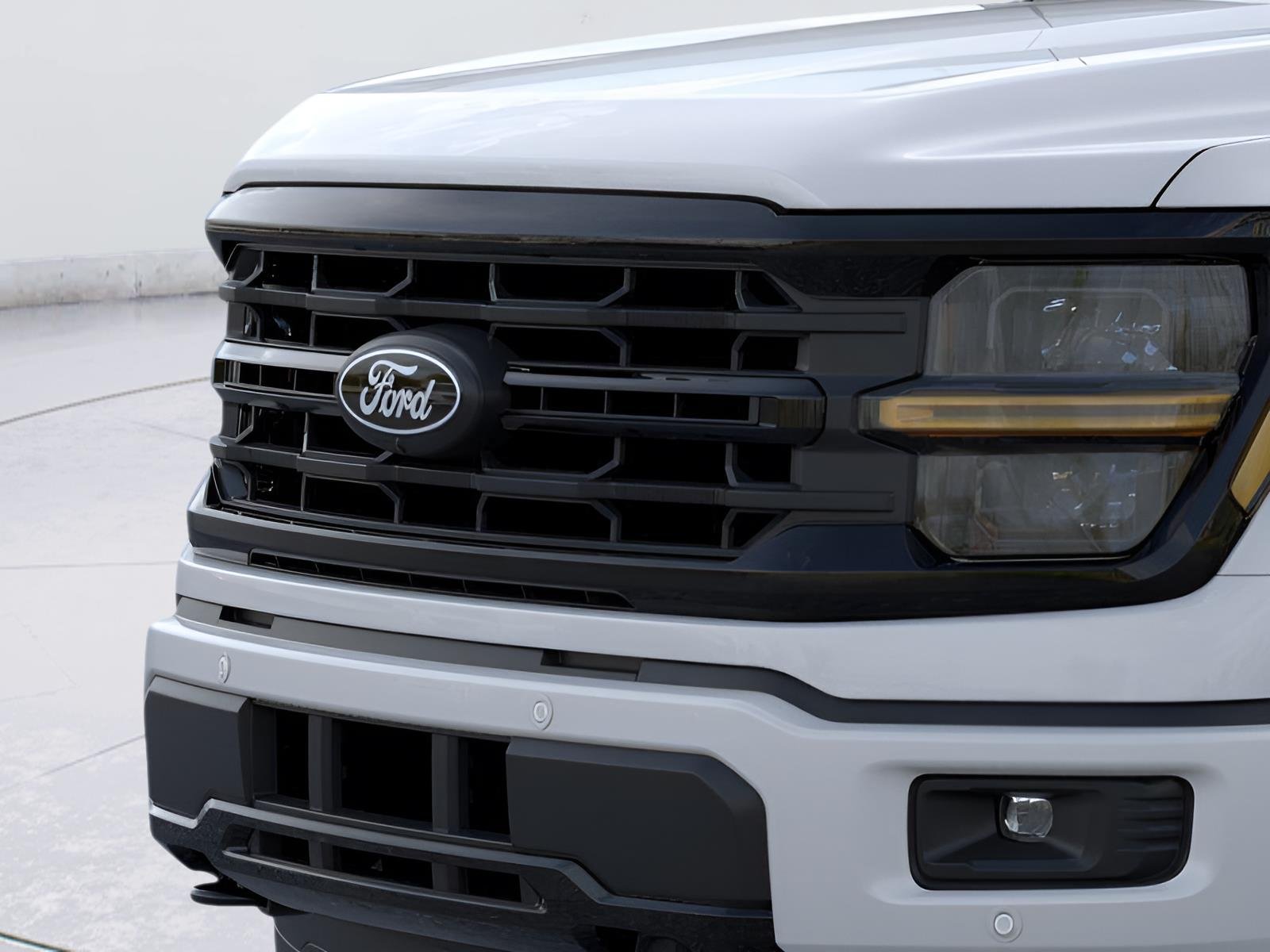 New 2026 Oxford White Ford XLT image 17