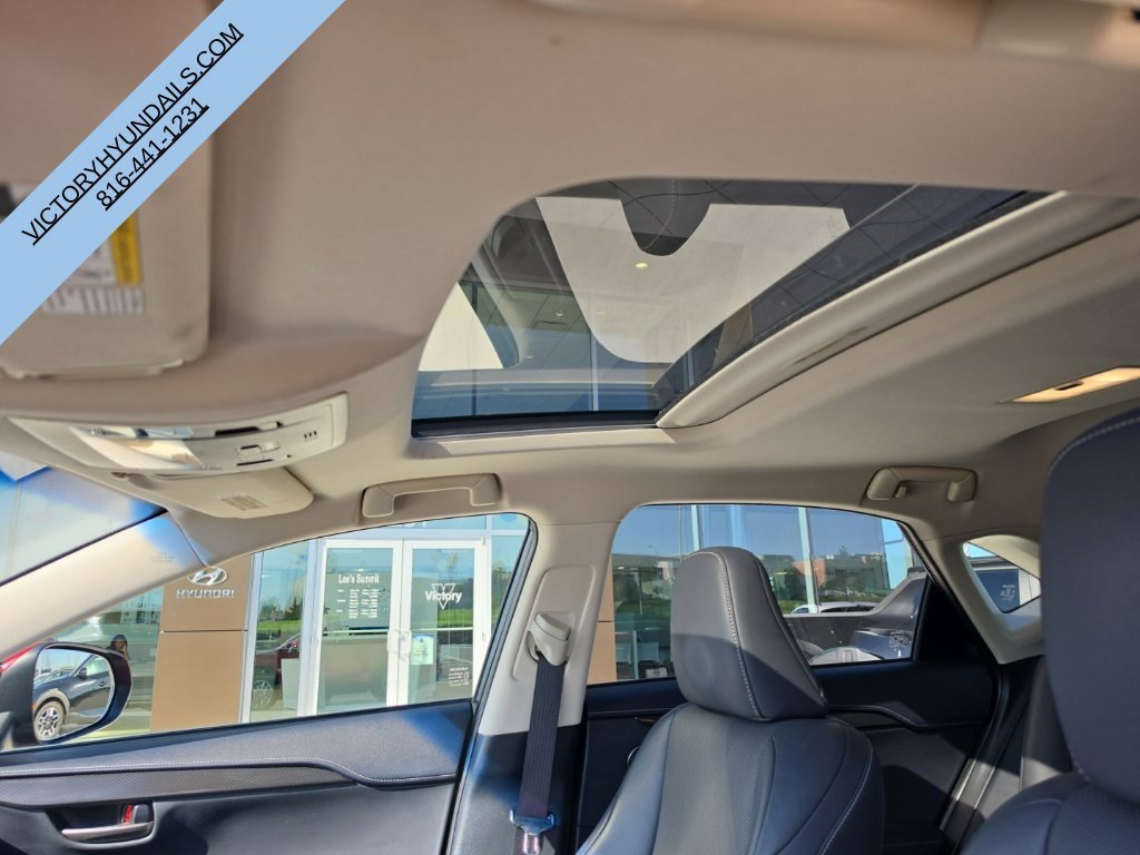 Used 2015 Red Lexus 200t image 17