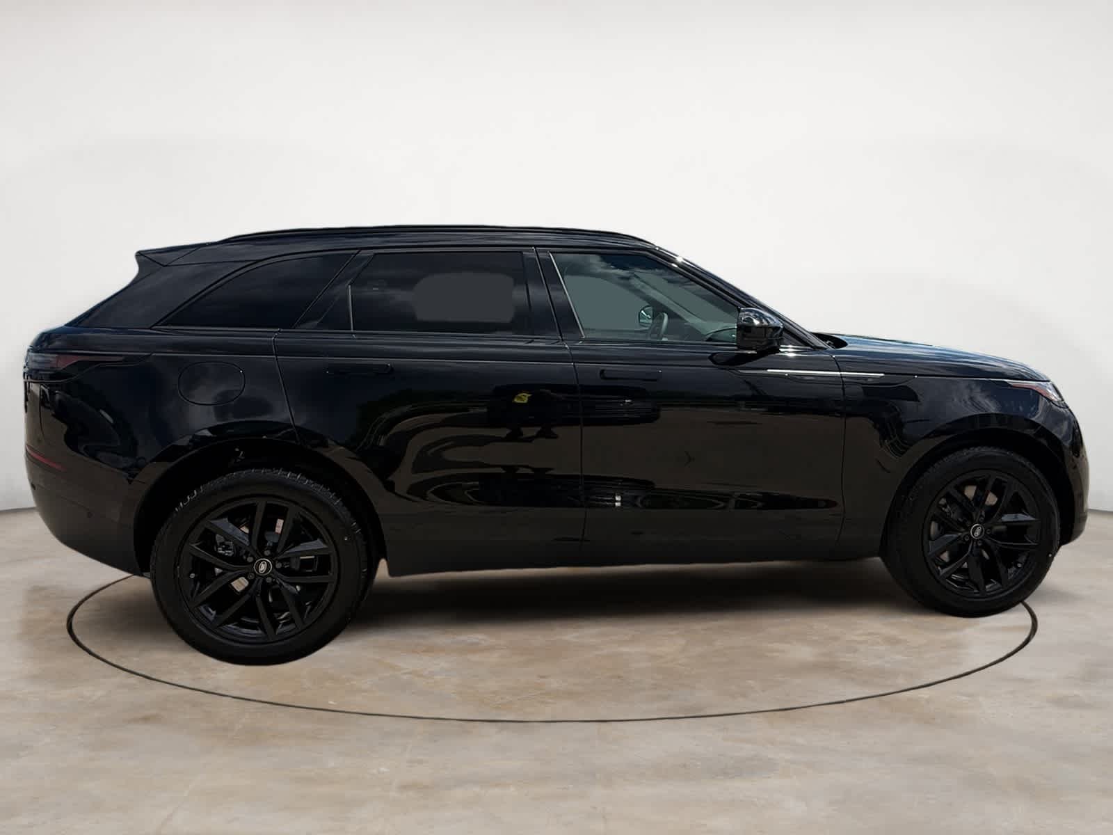New 2026 Santorini Black Land Rover S image 6