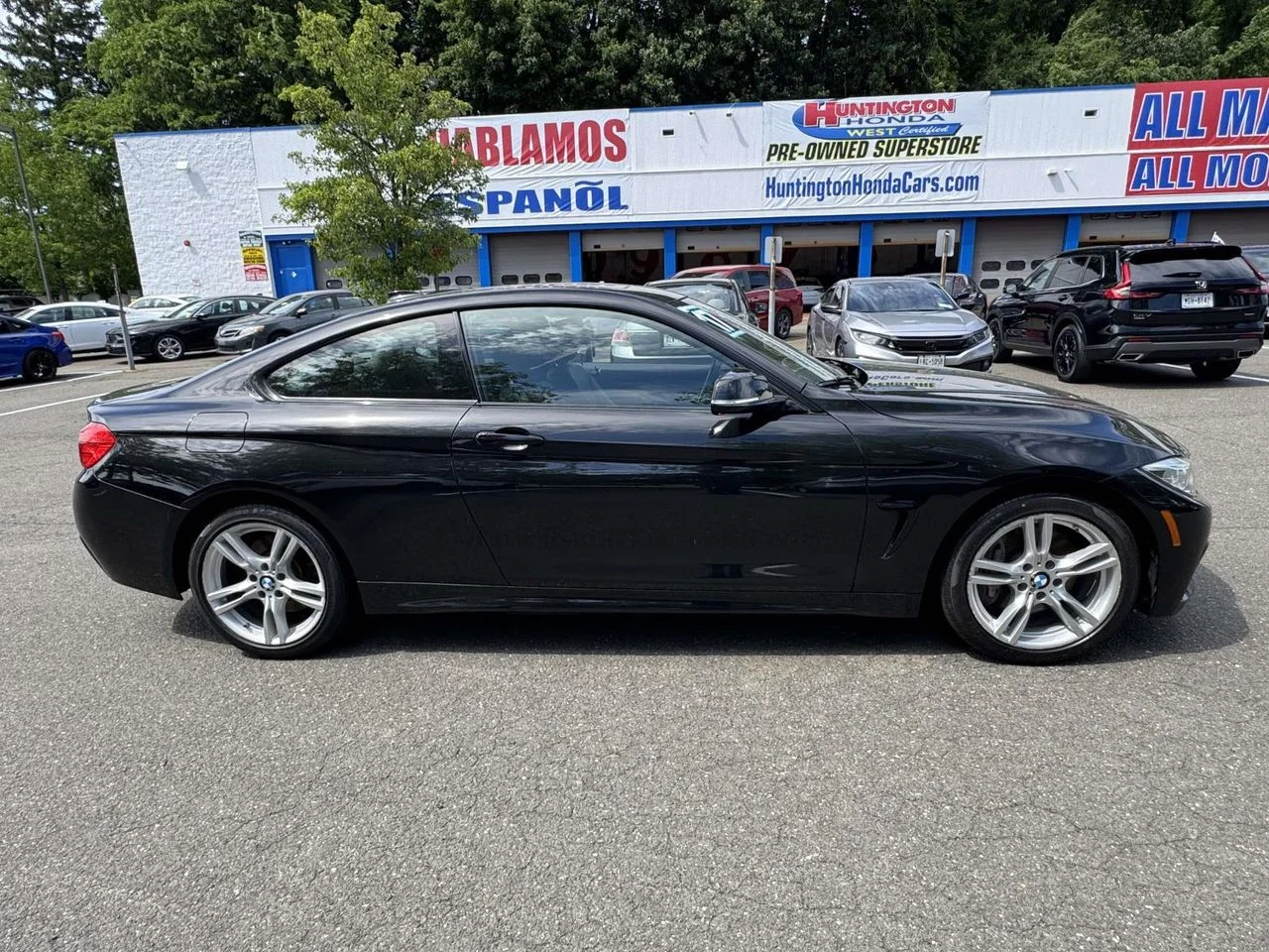 Used 2017 Black Sapphire Metallic BMW xDrive image 4