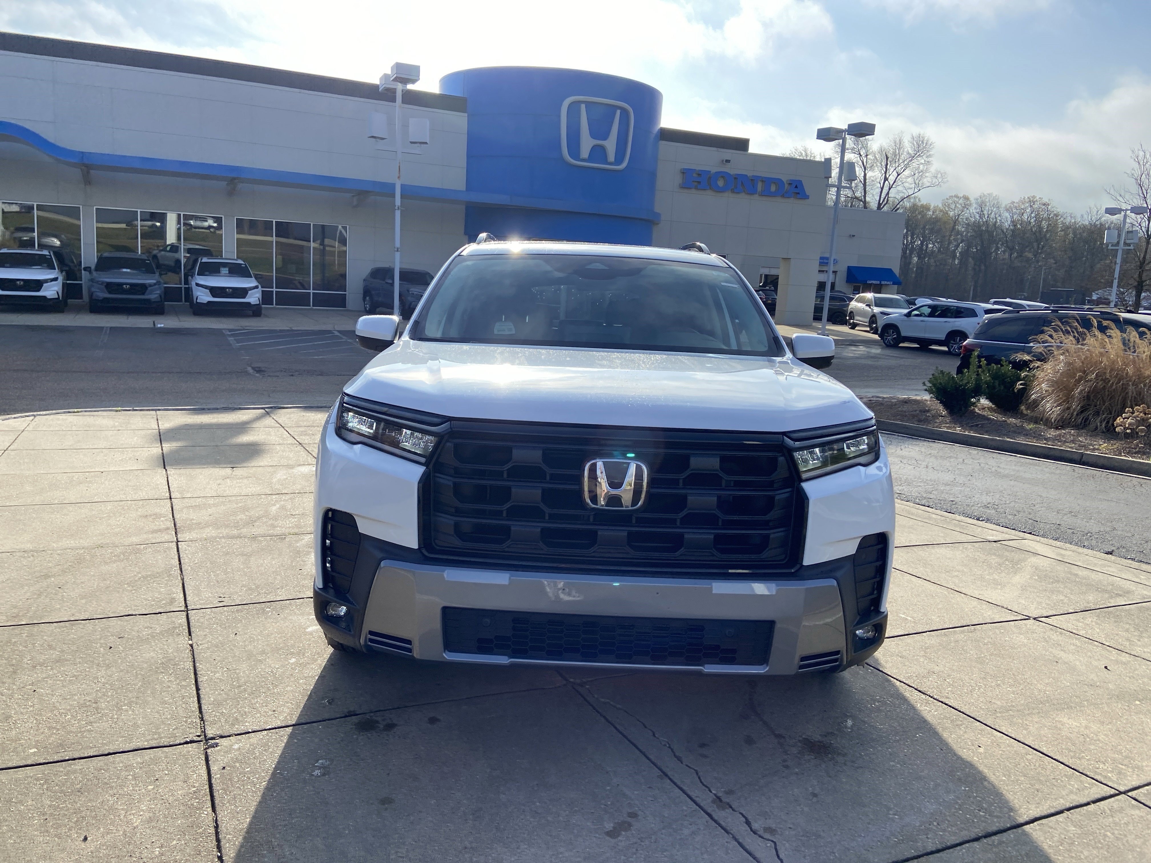 New 2026 Platinum White Pearl Honda EX-L image 3