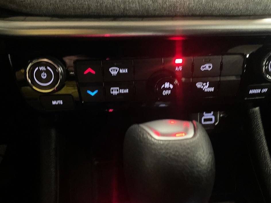 Used 2023 White Jeep Sport image 21