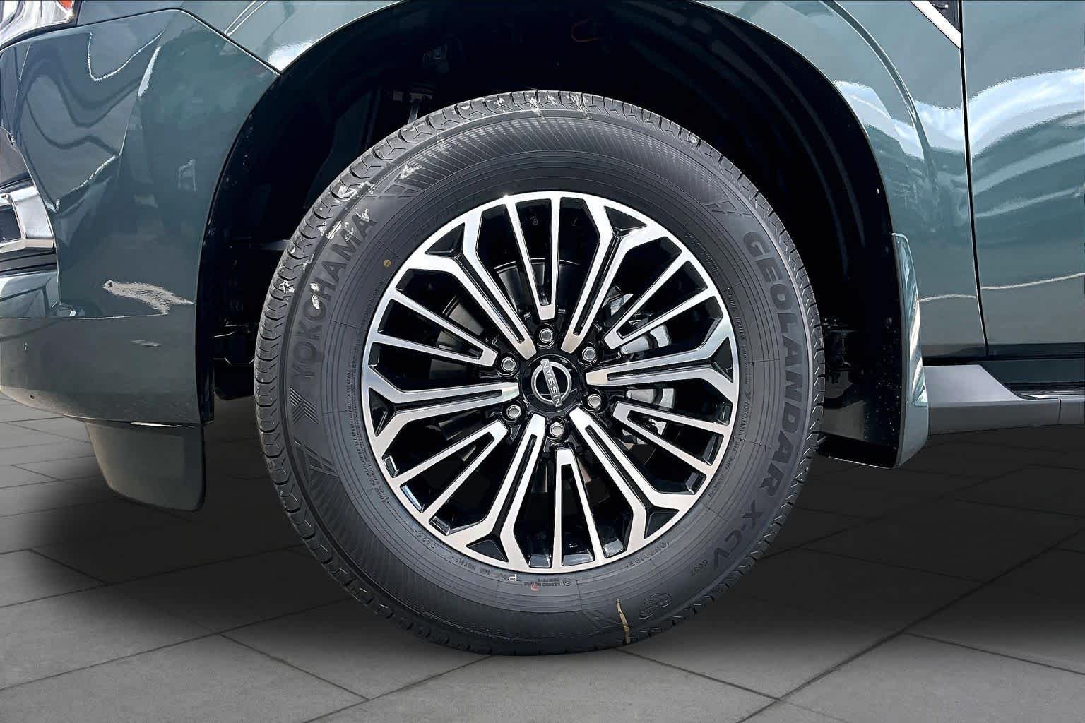 New 2026 Alpine Metallic Nissan Platinum image 9