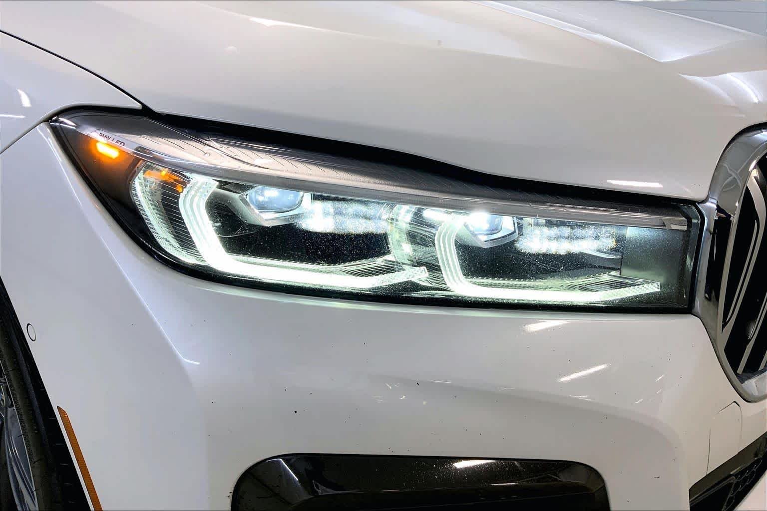 Used 2022 Mineral White Metallic BMW 750i xDrive image 27