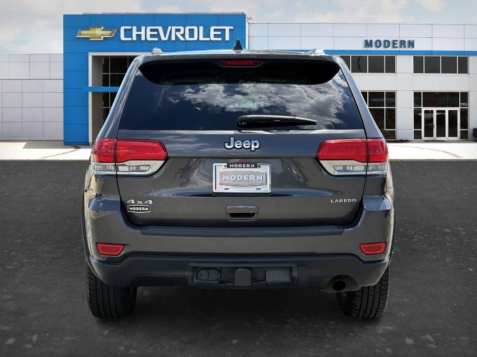 Used 2015 Granite Crystal Metallic Clearcoat Jeep Laredo image 4