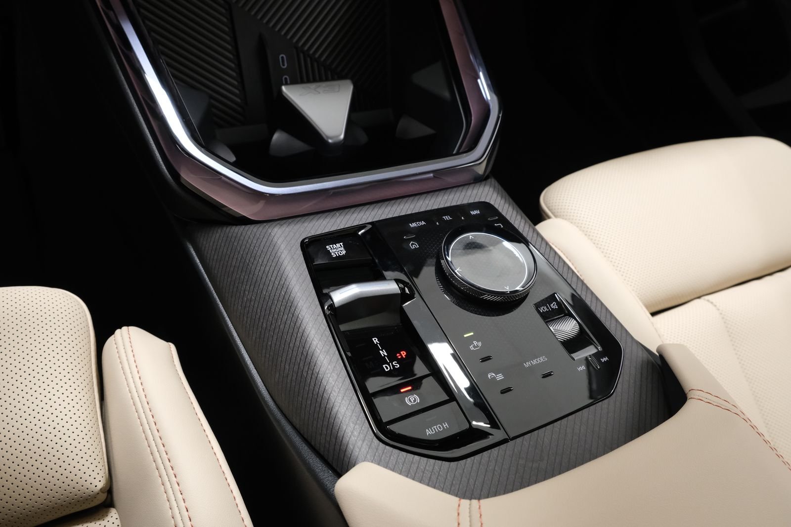 New 2026 Mineral White Metallic BMW 30 xDrive image 22