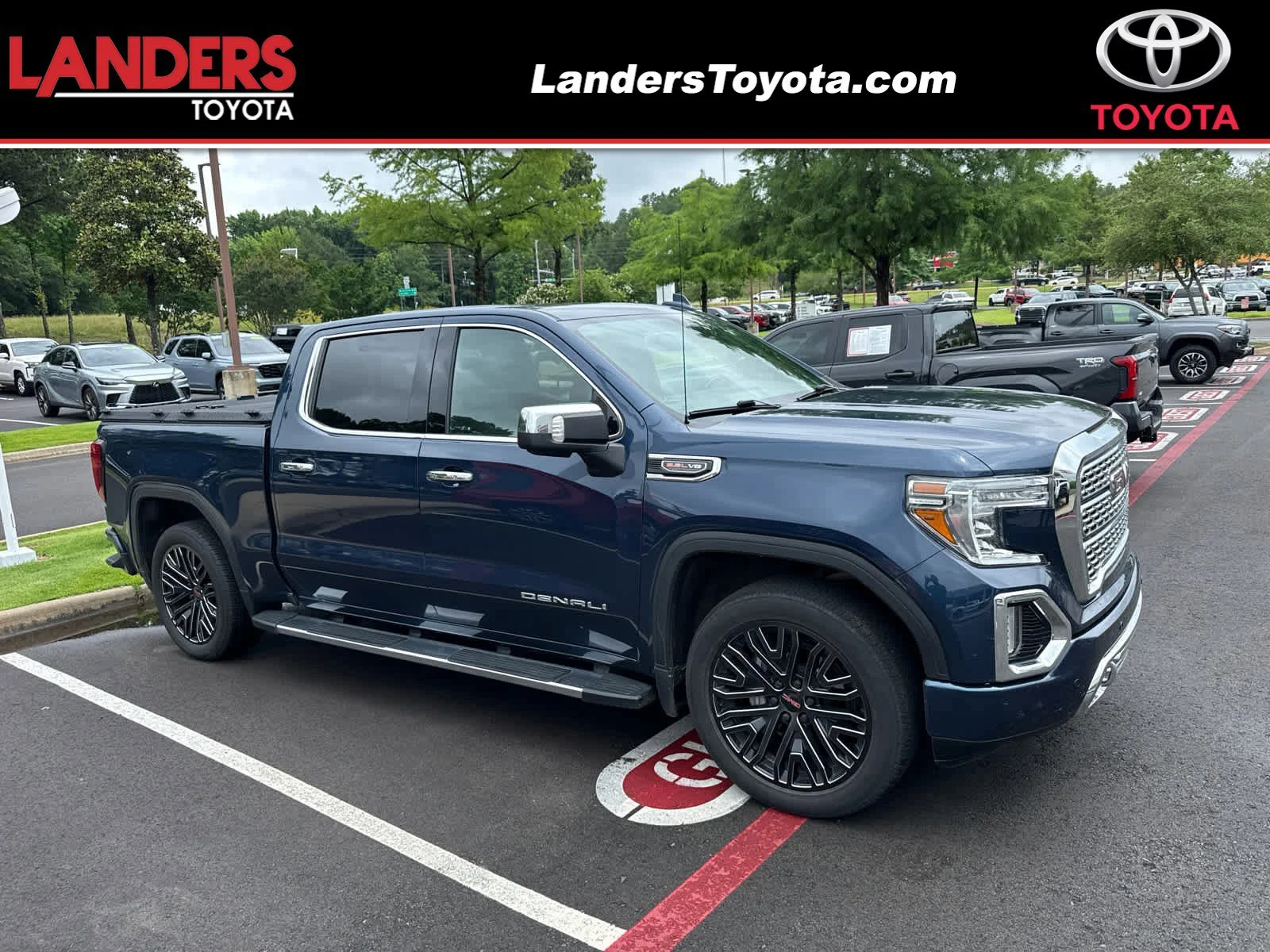2022 GMC Sierra 4WD Crew Cab Short Box Denali's photo