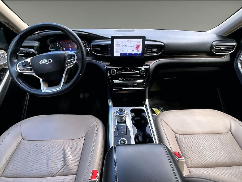 Used 2022 White Ford Limited image 17