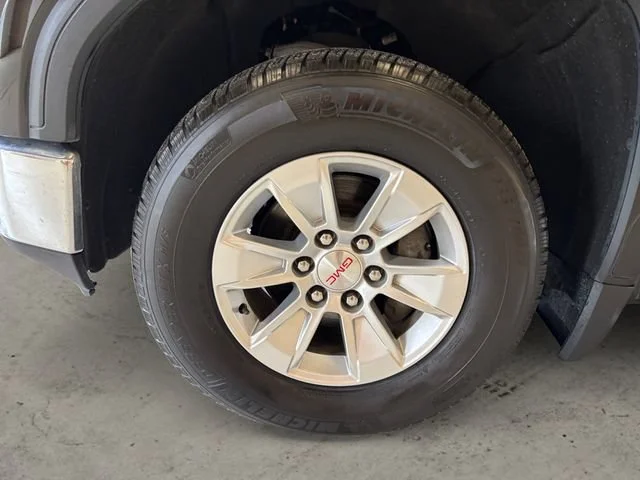 Used 2020 Onyx Black GMC SLE image 15