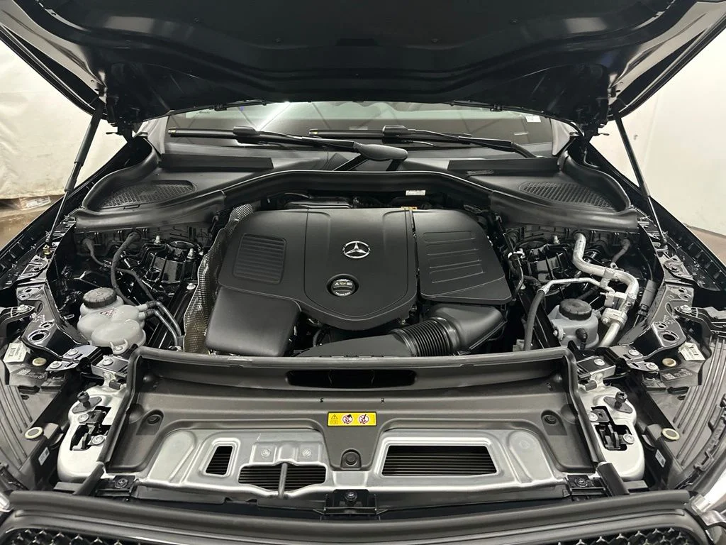 New 2026 Black Mercedes-Benz GLC 300 image 12