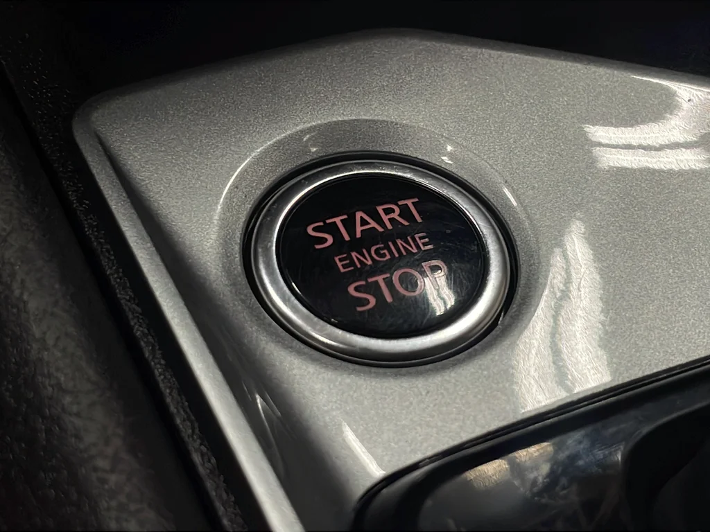 Used 2025 Silver Nissan 2.5 SV image 41
