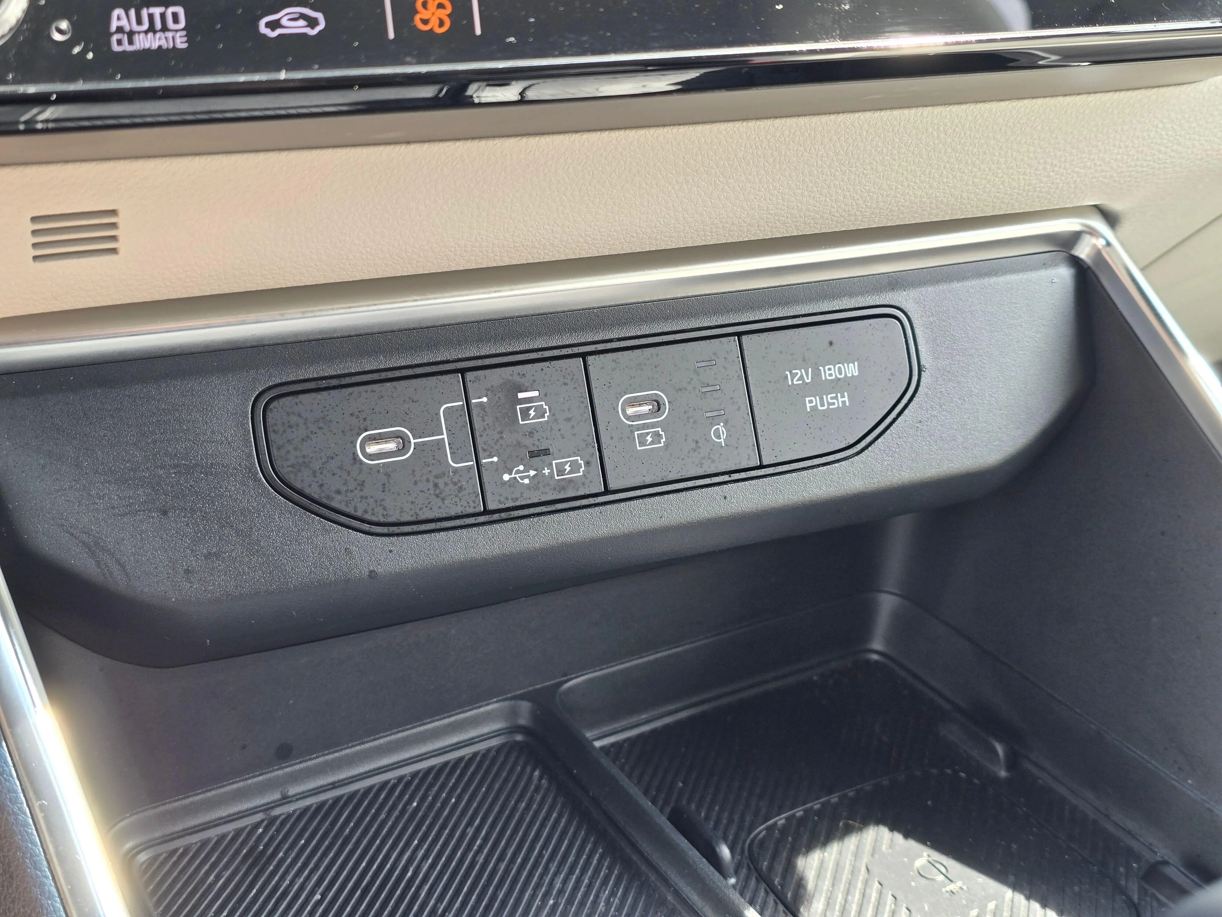 Used 2025 Ceramic White Kia SX image 22