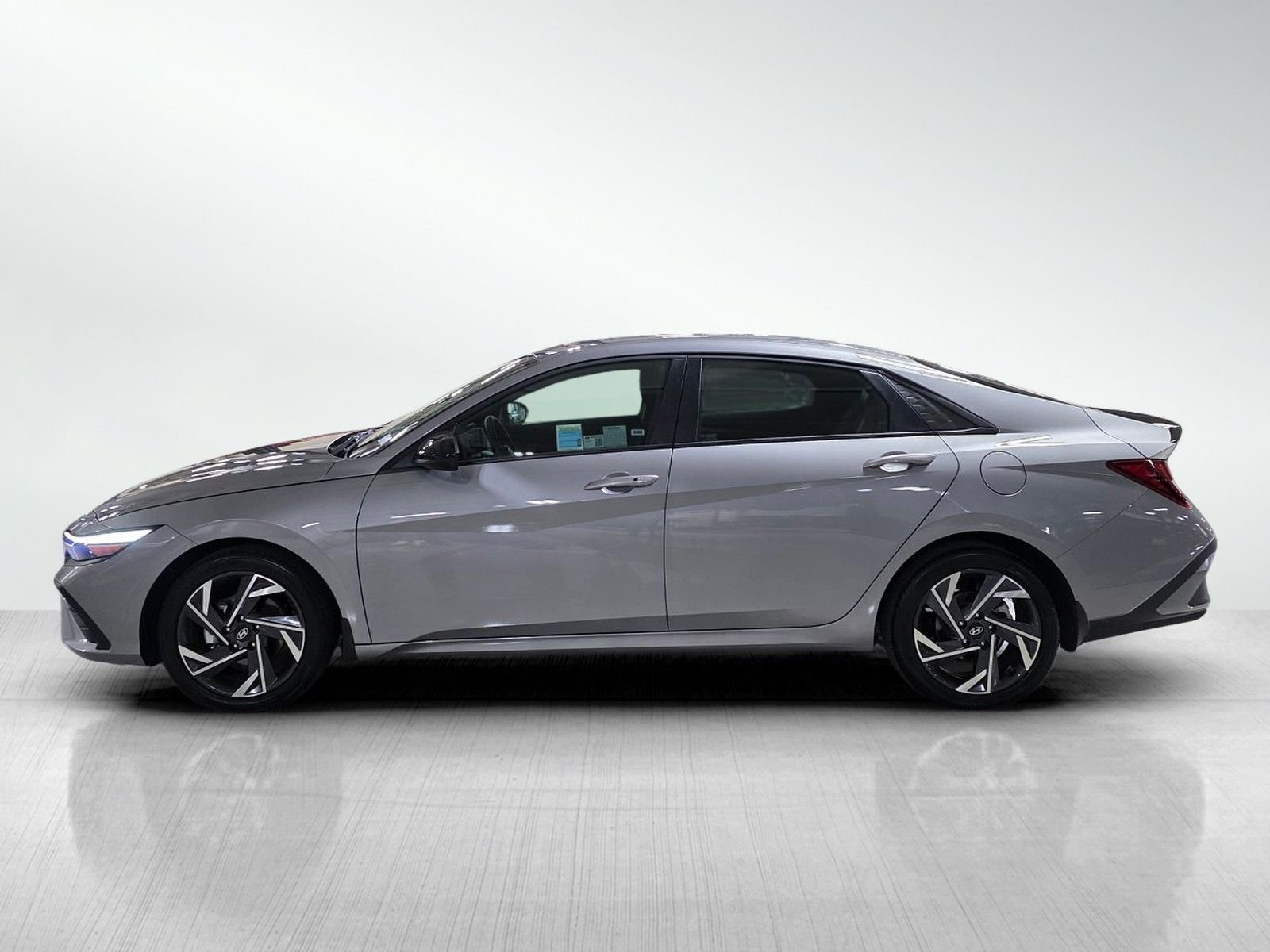 Certified Used 2025 Fluid Metal Hyundai SEL Sport image 4