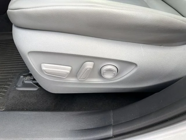 Used 2021 Silver Toyota XLE image 21