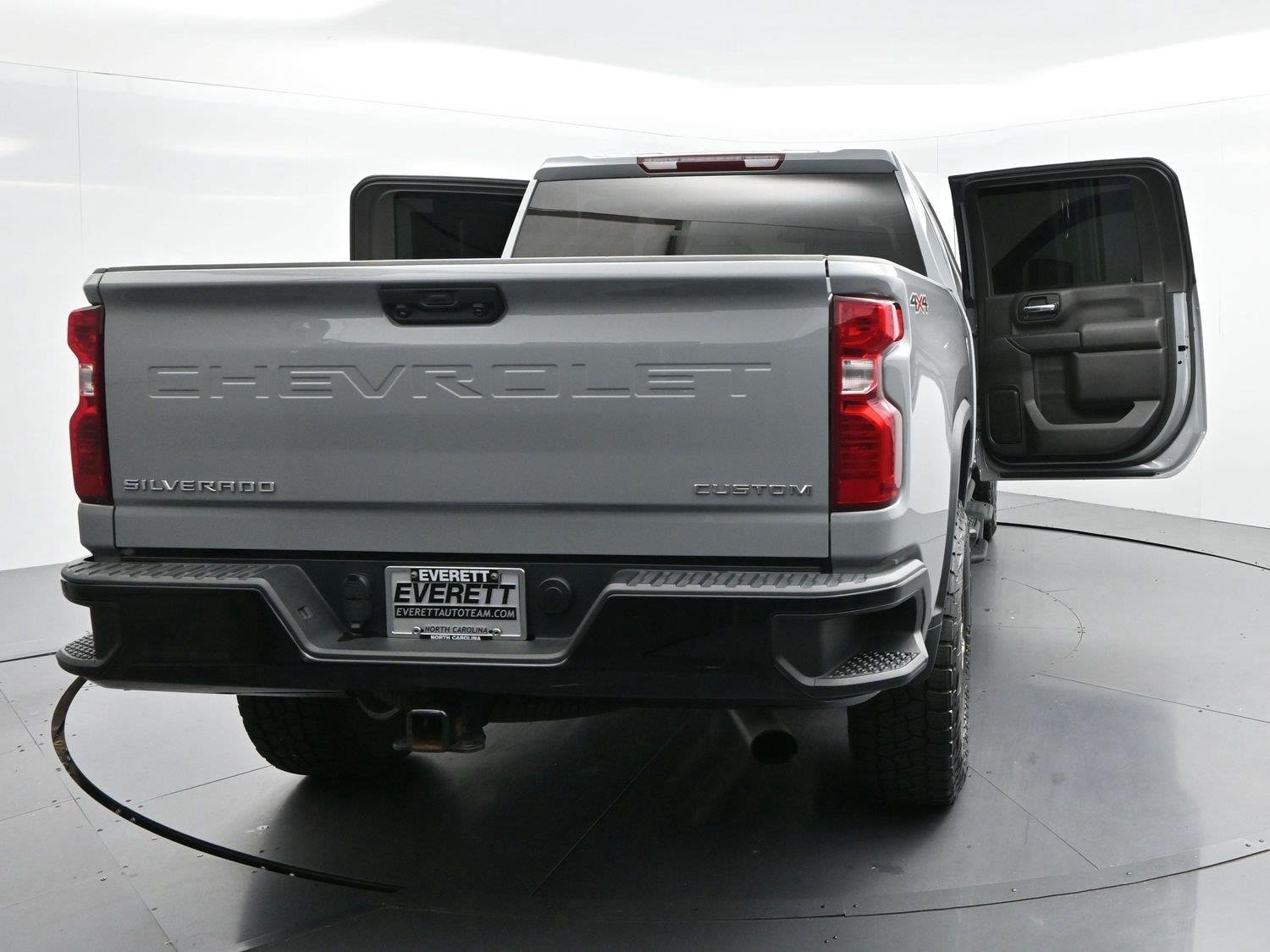 Used 2024 Slate Gray Metallic Chevrolet Custom image 41