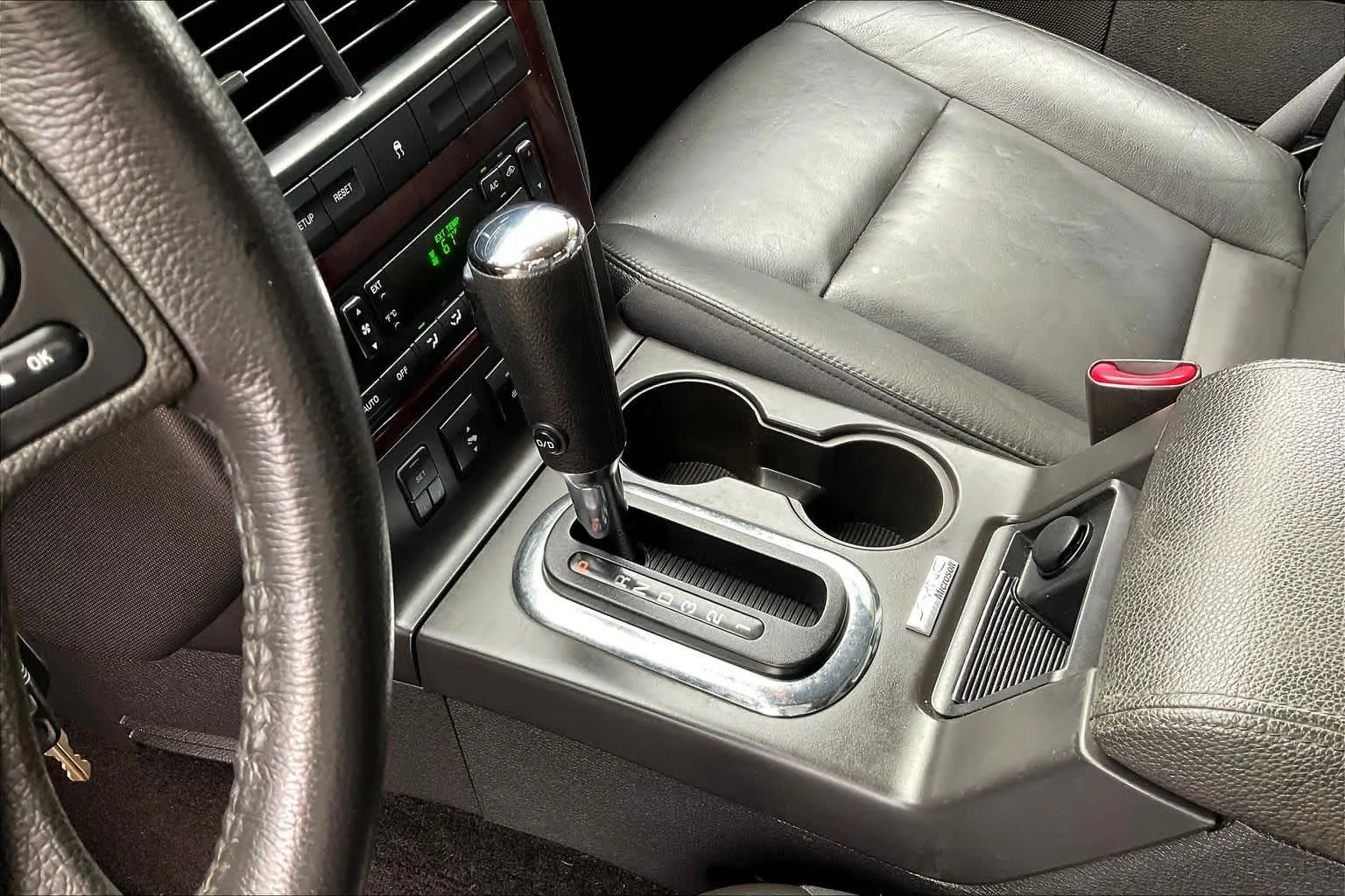 Used 2009 Black Ford Limited image 15