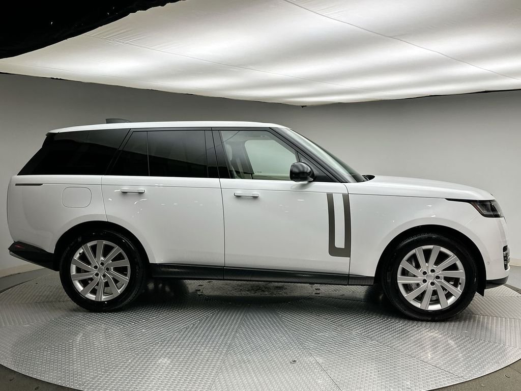 Certified Used 2025 Fuji White Land Rover SE image 14