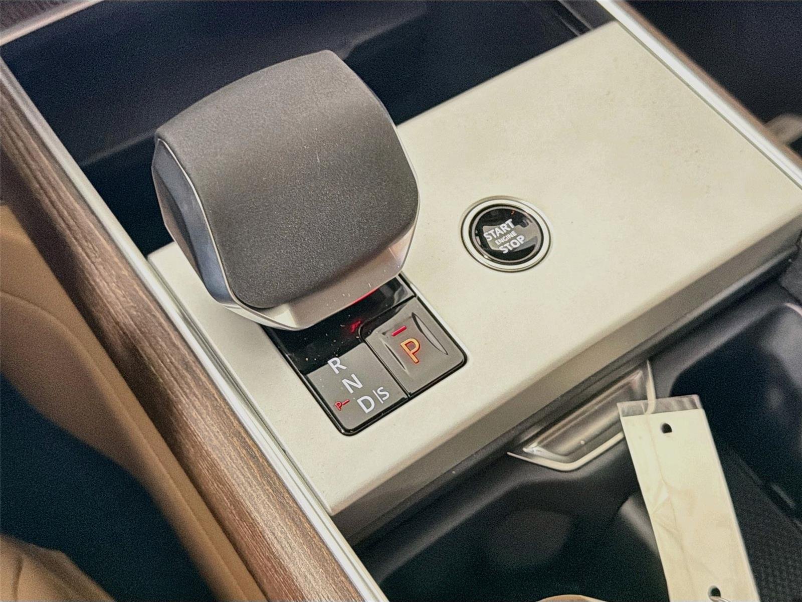 New 2026 Fuji White Land Rover SE image 16