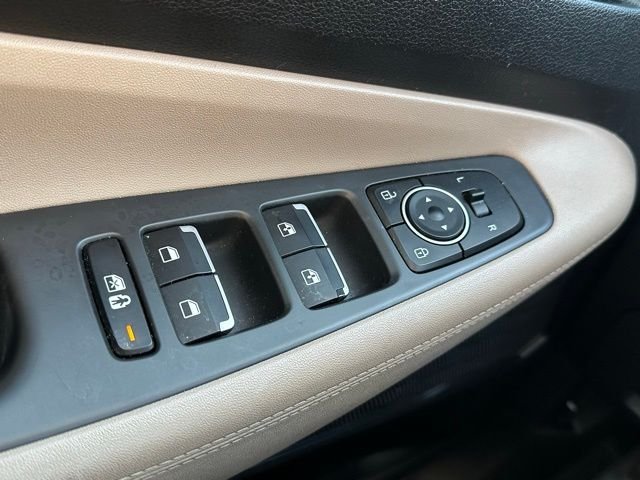 Used 2023 White Hyundai SEL image 17