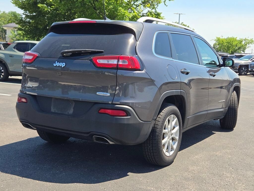 Used 2016 Gray Jeep Latitude image 12