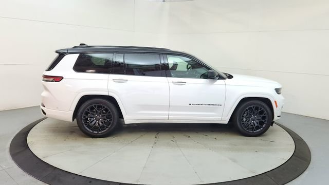 Used 2025 White Jeep Summit image 11