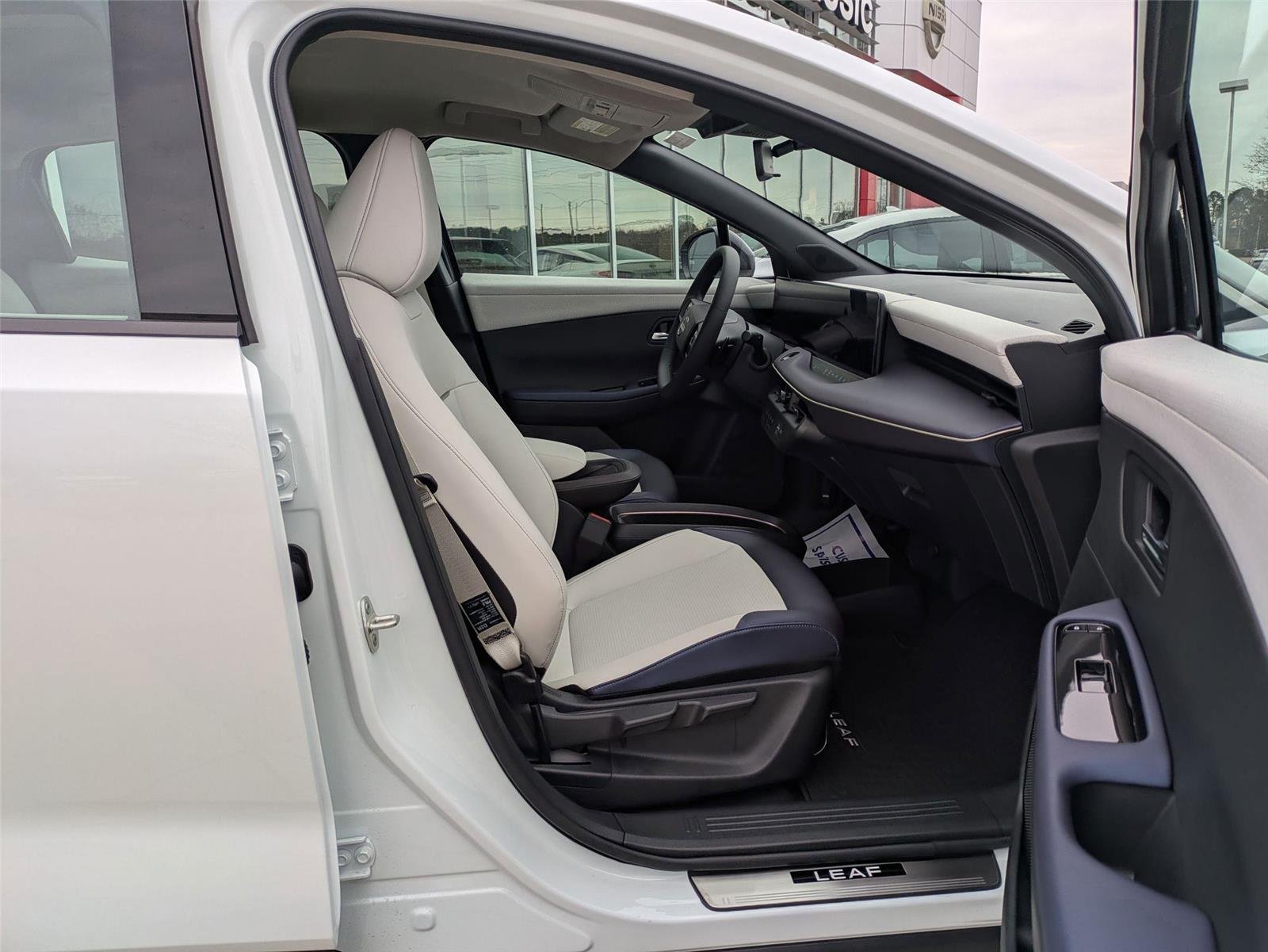 New 2026 Everest White Pearl TriCoat Nissan SV+ image 32