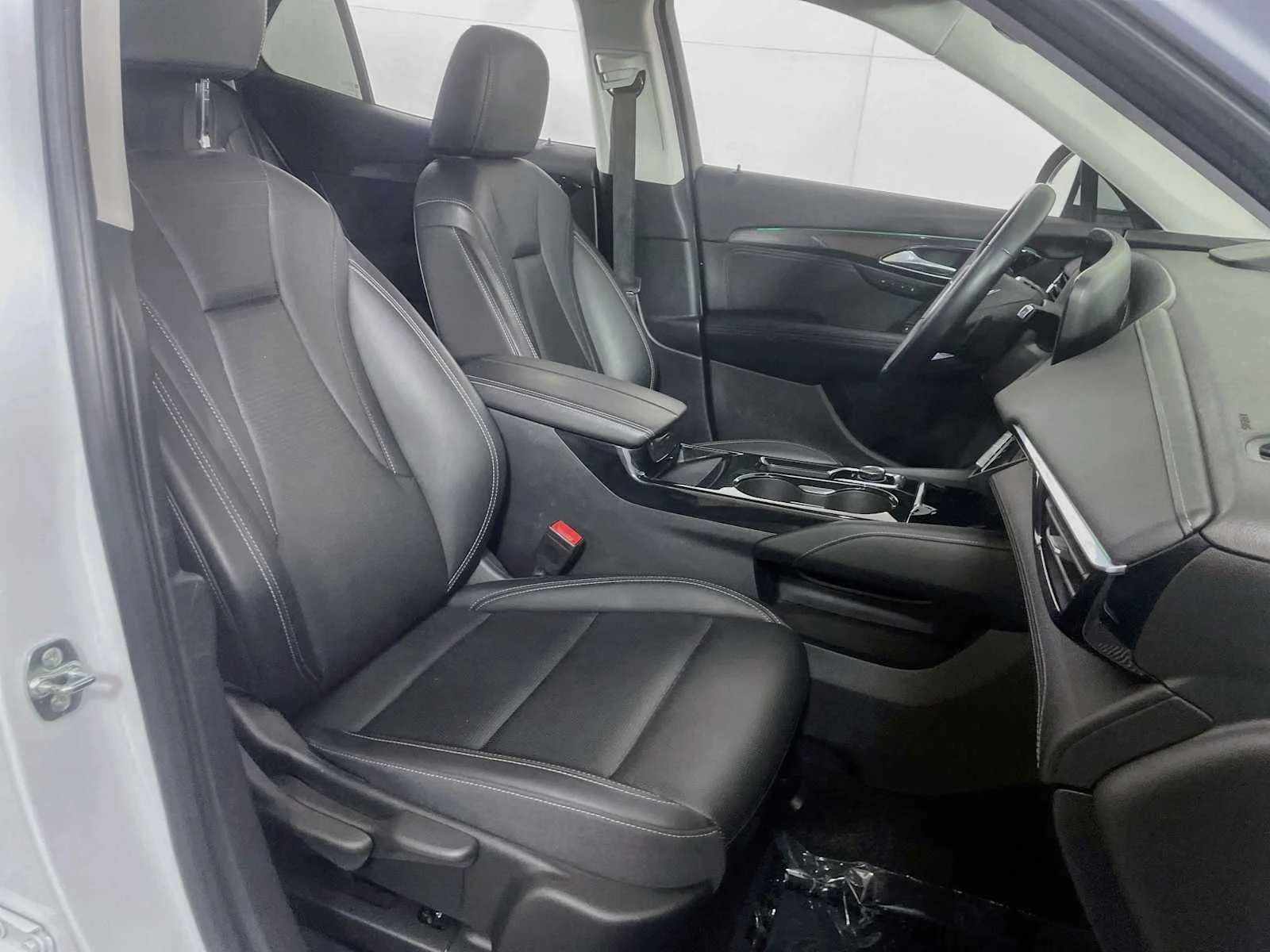 Used 2024 Summit White Buick Preferred image 26