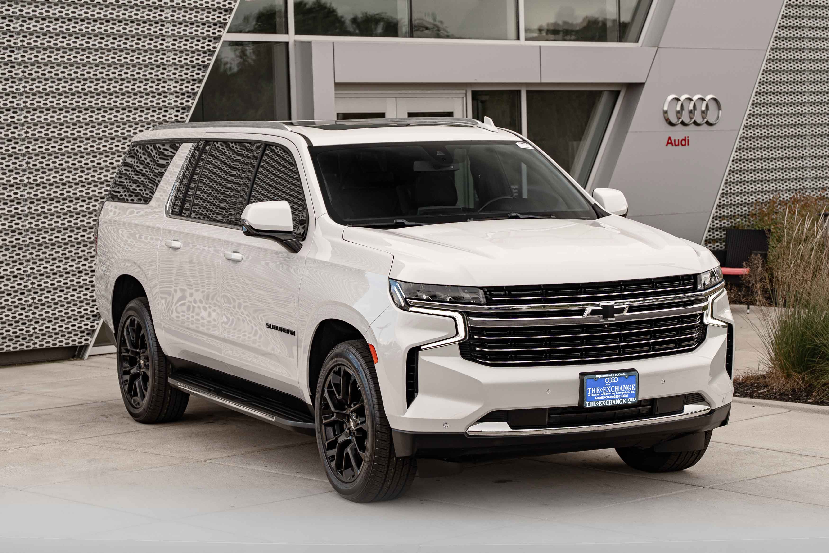 Used 2022 Iridescent Pearl Tricoat Chevrolet LT image 2