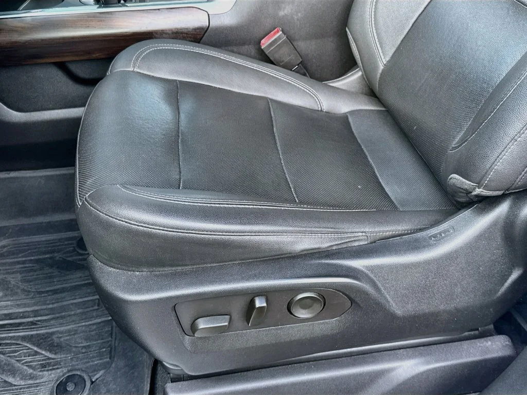 Used 2022 White GMC SLT image 21