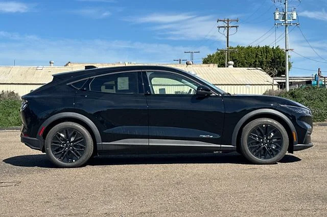 New 2026 Shadow Black Ford Select image 27