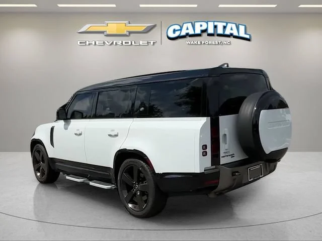 Used 2023 White Land Rover 130 X-Dynamic SE image 3