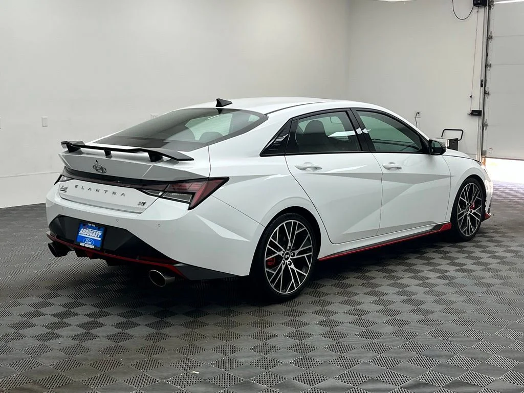 Used 2022 White Hyundai Base image 8