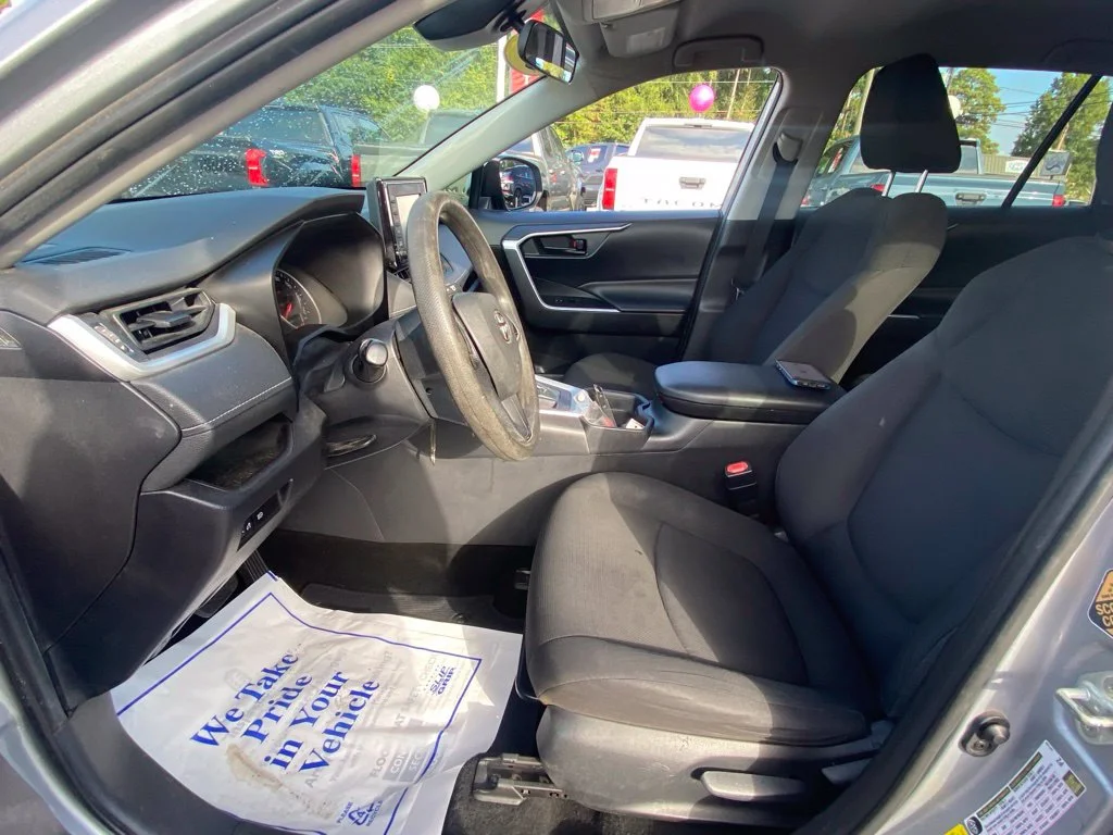 Used 2019 Silver Toyota LE image 5